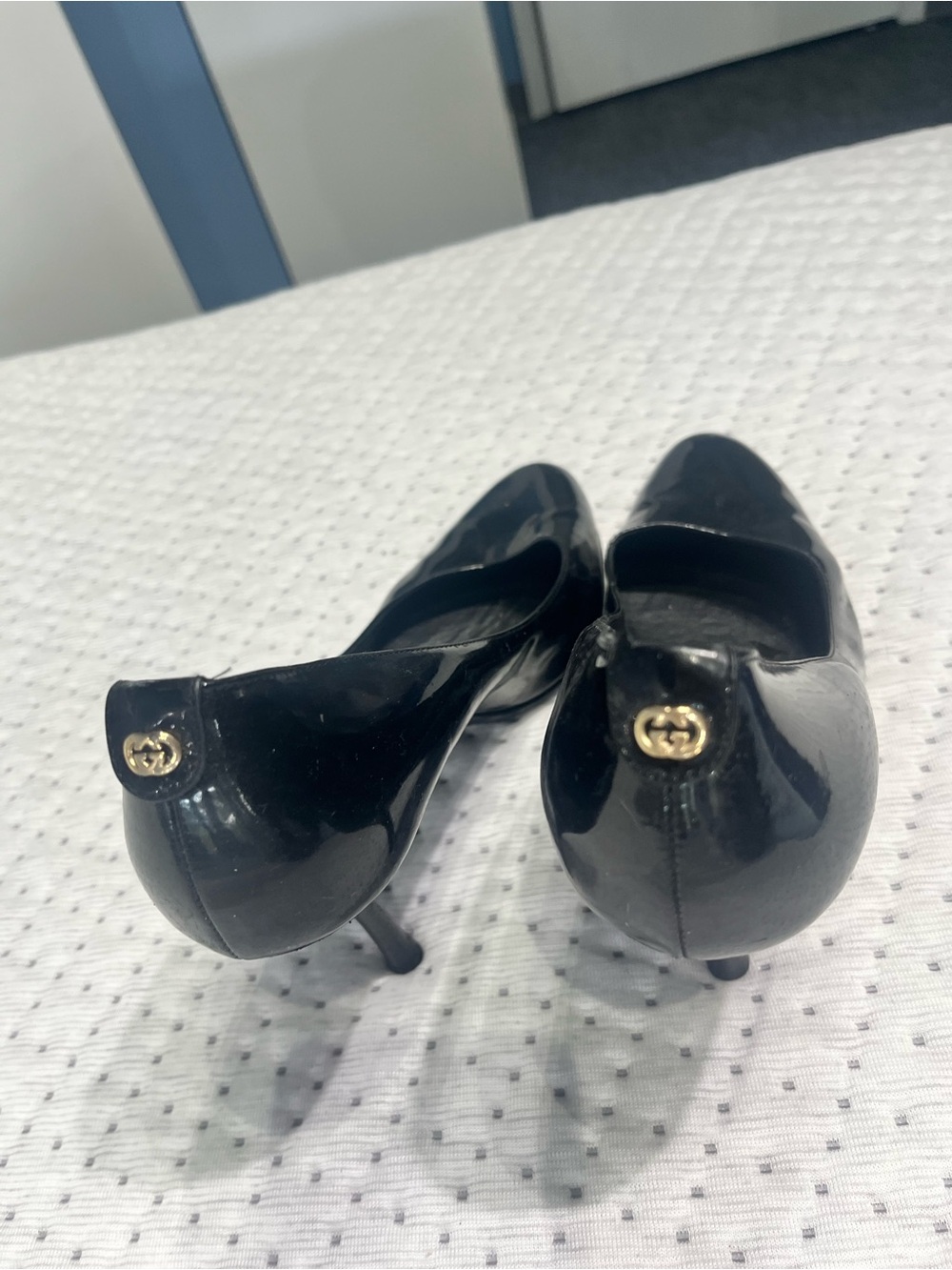 Gucci Black Patent Leather Round-Toe Pumps - Picture 4 of 5